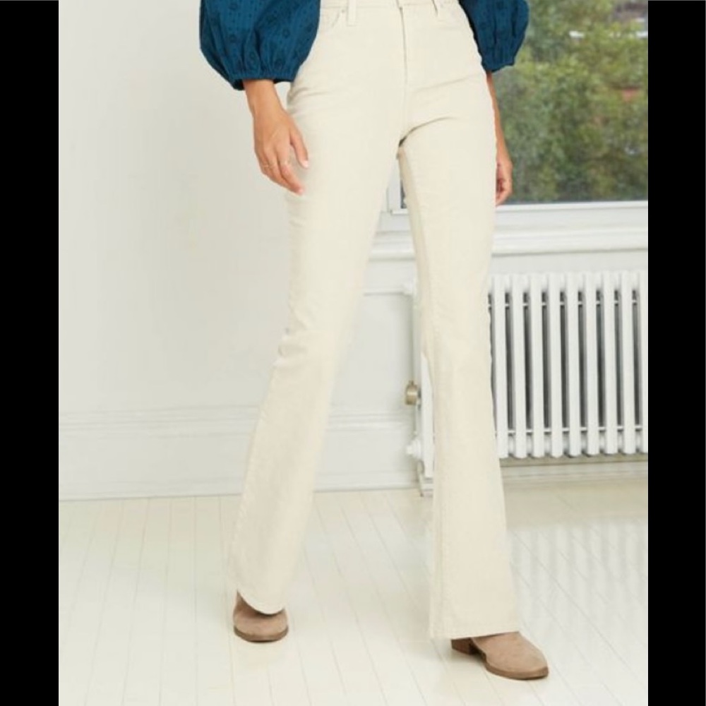 Universal Thread Cream Flared Women’s Jeans